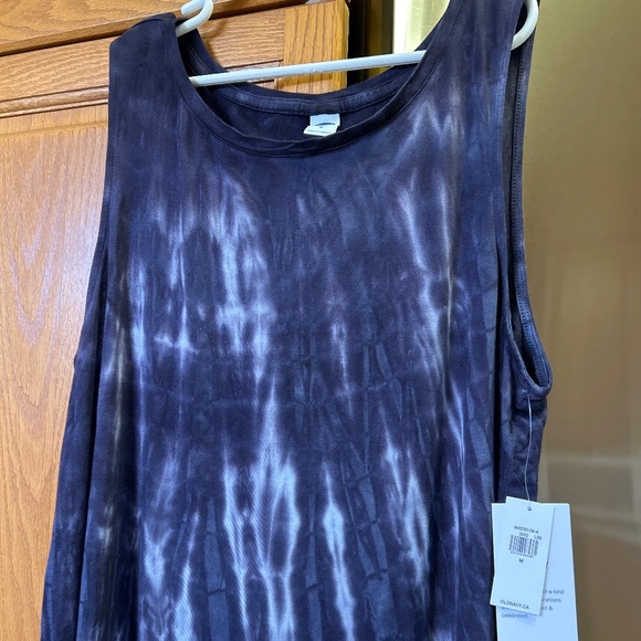 REDUCED PRICE! 2 Exercise Tank Tops, Old Navy & Head Athletic M - Picture 3 of 7